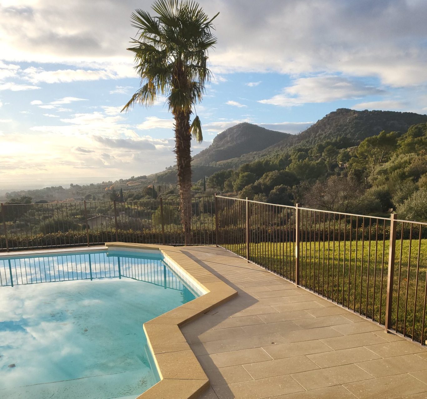 Margelles et dallage en Pierre Margelles et dallage en Pierre